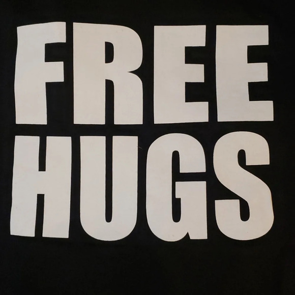 Free Hugs t-shirt - Picture 1 of 4